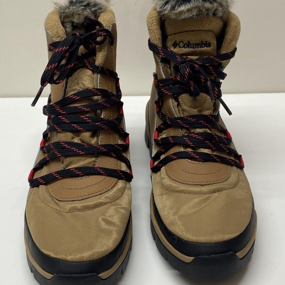 Columbia Women's Keetley Shorty Snow Boots.